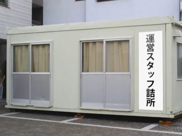 強力マグネットシートを標準使用
屋外使用でも剥がれにくい！